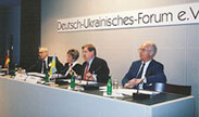 Präsidium der ersten ordentlichen Mitgliederversammlung des Deutsch-Ukrainischen Forums am 15.12.1999 in Berlin